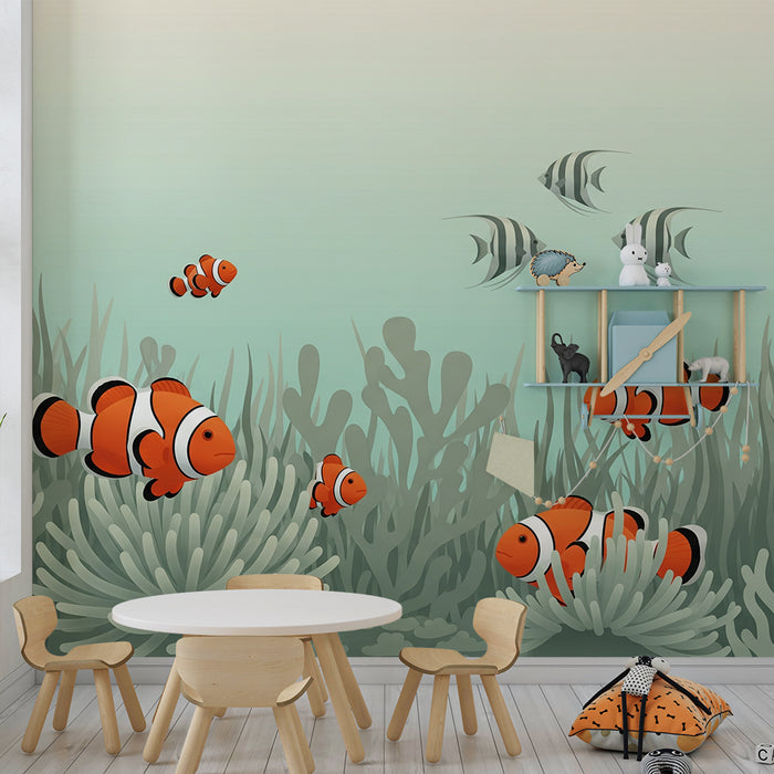 Papel de parede para quarto infantil | Peixes-palhaço entre corais num cenário marinho suave