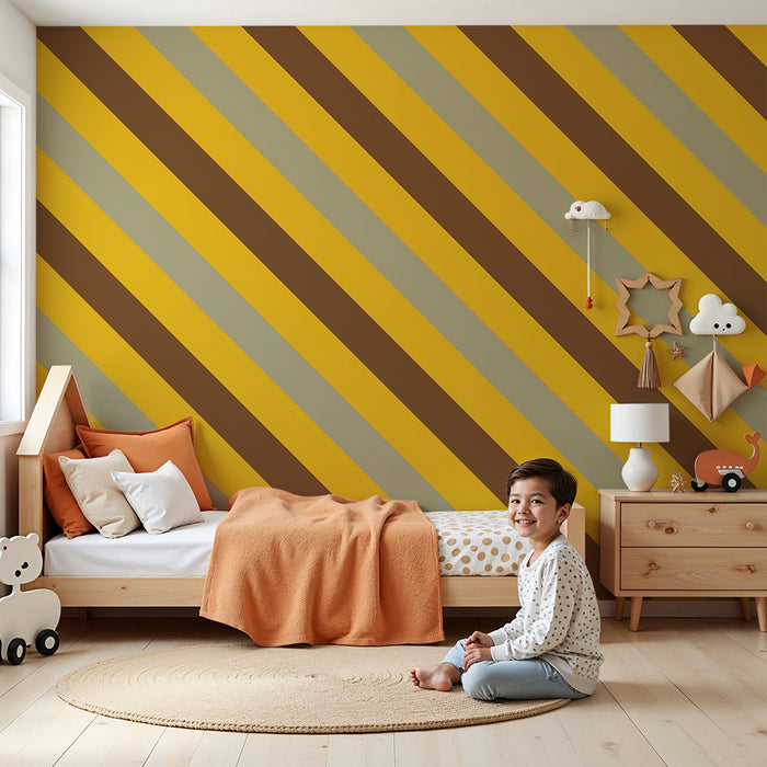 Børnetapet | Diagonale striber i gult, brunt og beige