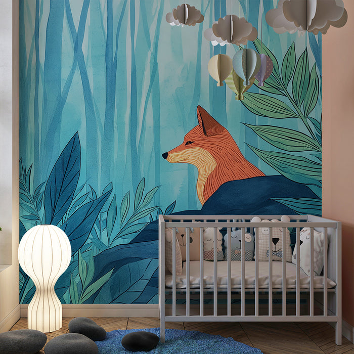 Carta da parati bambini | Volpe in una foresta incantata con fogliame lussureggiante