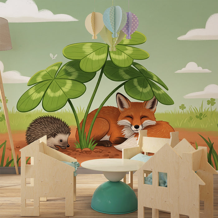 Papel pintado infantil | Zorro y erizo bajo un trébol