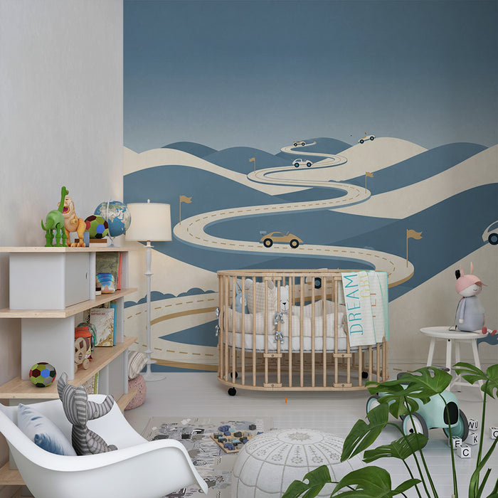 **Kinderzimmer-Tapete | Gewundene Straße mit Autos auf sanften Hügeln**