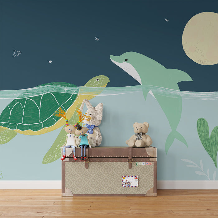 Papel de parede criança | Tartaruga e golfinho sob a lua em um ambiente marinho tranquilo