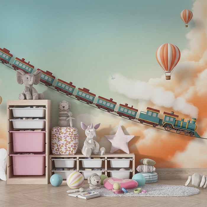 Kinderzimmer Tapete | Bunter Zug und Heißluftballons in einem träumerischen Himmel