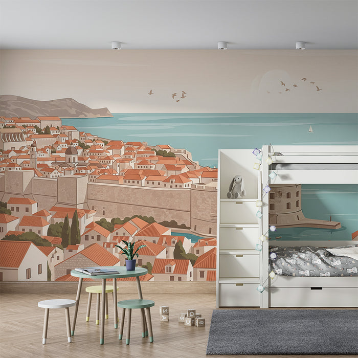 Barneveggtapet | Panoramautsikt over en kystby med hav og seilbåter