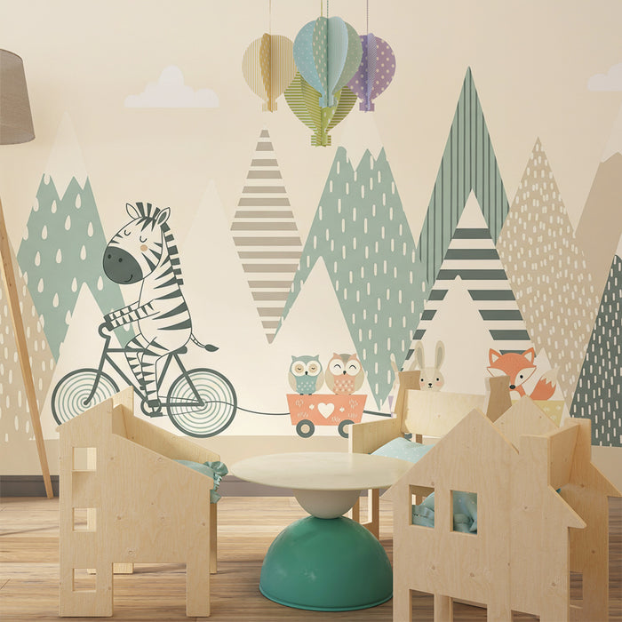 Børneværelse tapet | Zebra på cykel med sine dyrevenner i et pastelfarvet bjerglandskab
