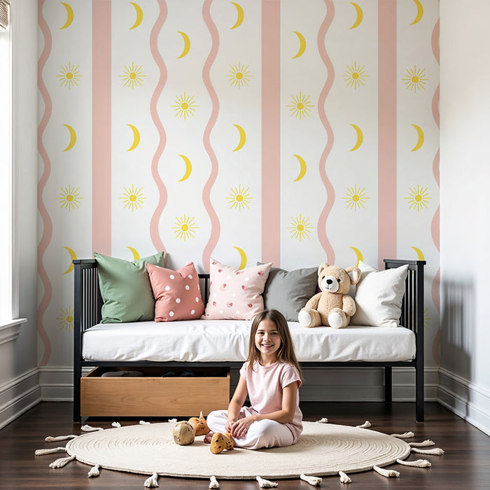 Lastenhuoneen tapetti | Kultaiset aurinko ja kuu pastellisella taustalla